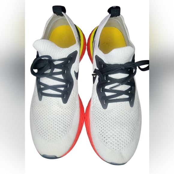Nike Epic React Flyknit Running Shoes, Youth 7 - Picture 4 of 9